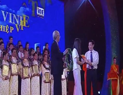 Chương trình "Tự hào doanh nhân Việt Nam" - Lễ tôn vinh "Doanh nhân, doanh nghiệp Việt Nam vàng"