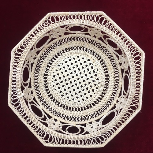 Khay bát giác đan tết hoa văn